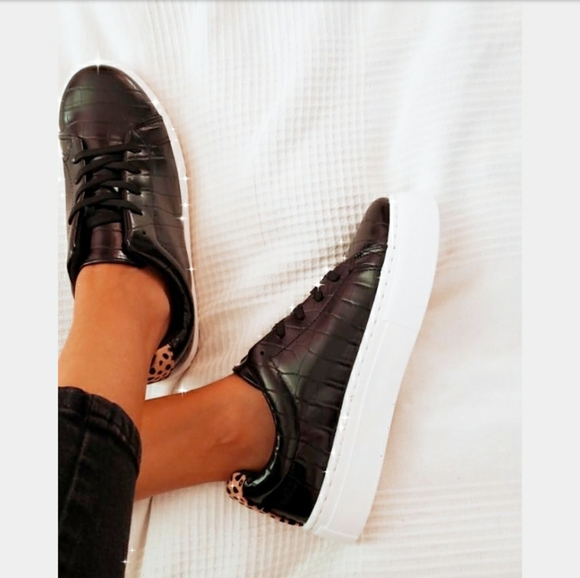 🚨Leopard Sneaker collection// black lace up - Picture 8 of 8